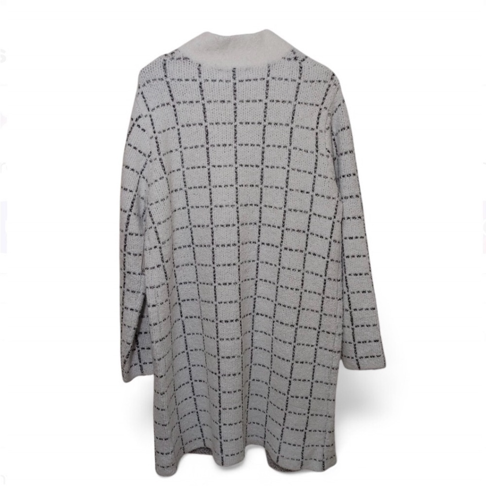 Elegant White and Grey Grid Long Cardigan - Picture 3 of 6